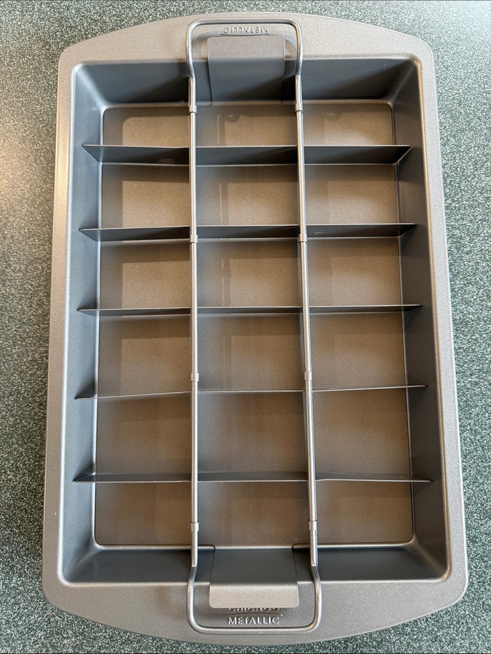 Brownie tray with non-stick divider!